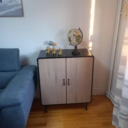 Cosy A 60 M² Parking Inclus Apartment